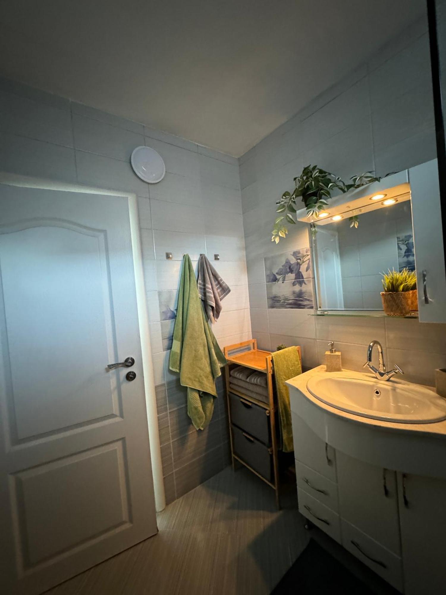 Kakavanen'S Sea View Apartment بالشيك المظهر الخارجي الصورة