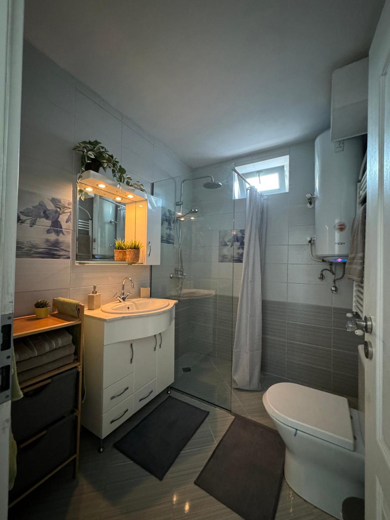 Kakavanen'S Sea View Apartment بالشيك المظهر الخارجي الصورة