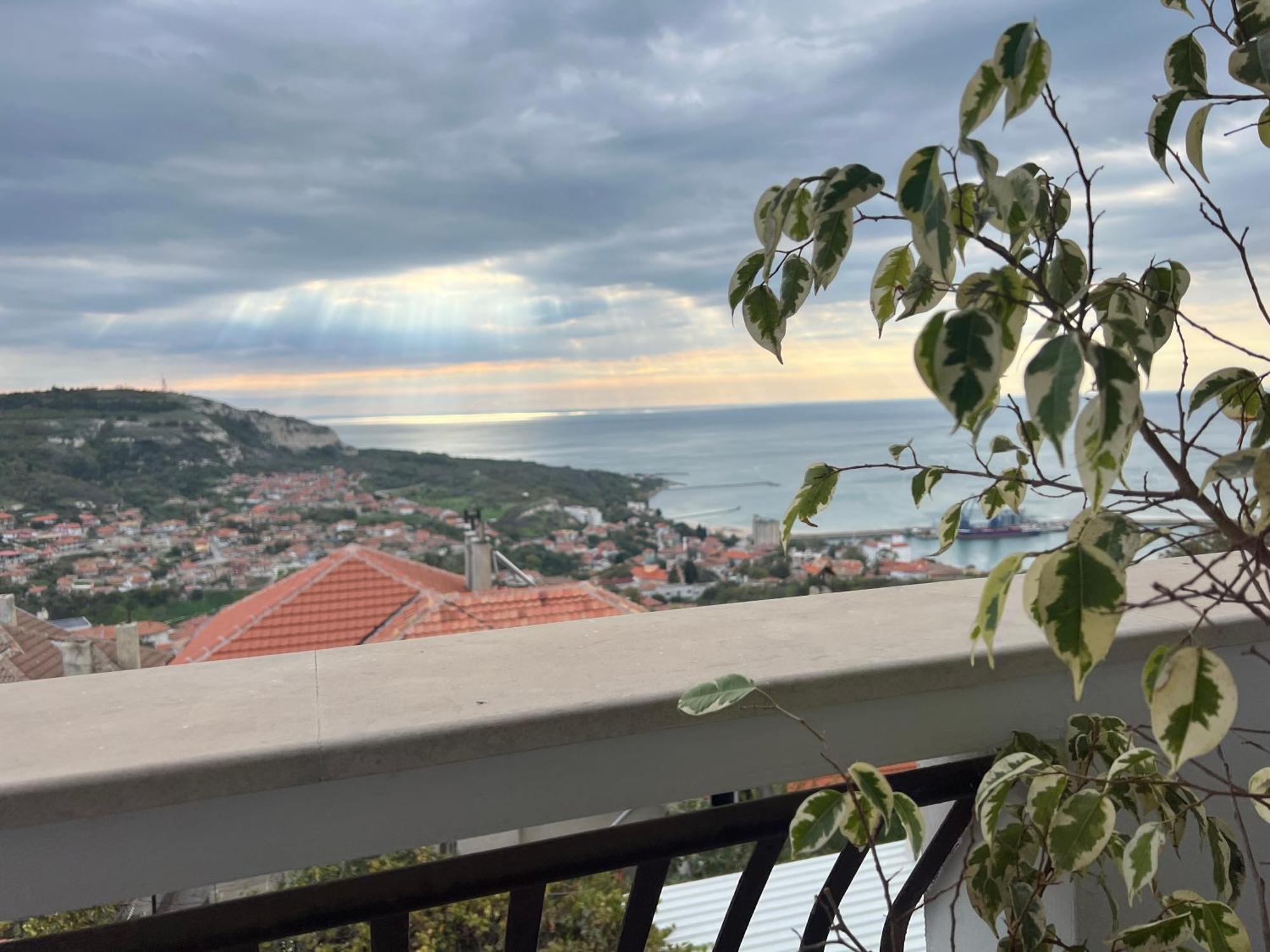 Kakavanen'S Sea View Apartment بالشيك المظهر الخارجي الصورة
